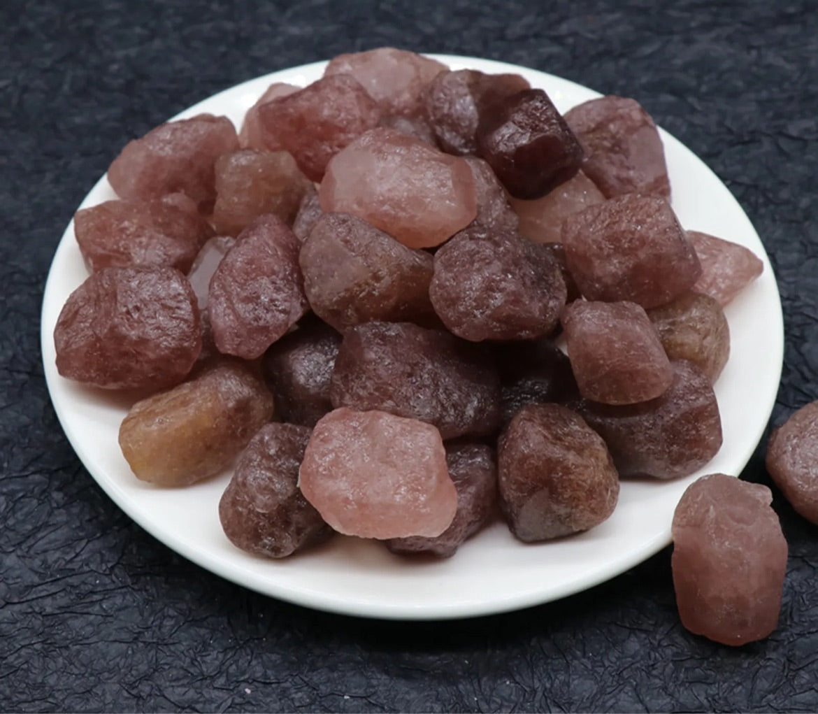 Stimulate Passion and Vitality: Awakening Energy with Strawberry Quartz Crystal (2-3cm)